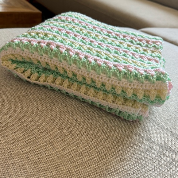 Knitted baby’s blanket - Picture 1 of 5